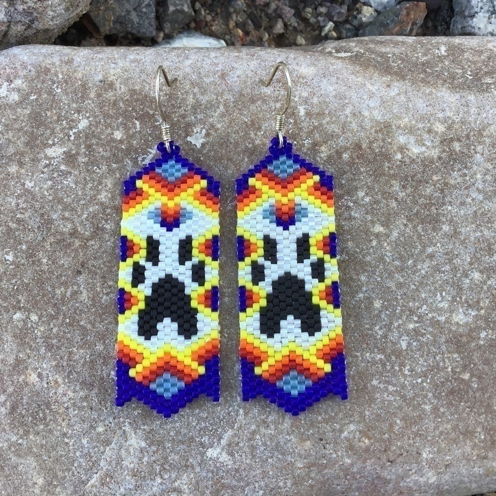 𝅺NATIVE Color Paw Beaded Earrings